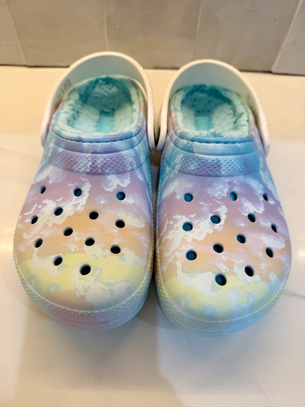 🌈. Kids Pastel Tie-Dye Water Clogs with Plush Lining Size J2